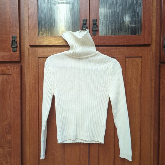 Jamie Scott Ribbed Turtle Neck White Shirt - Picture 7 of 8